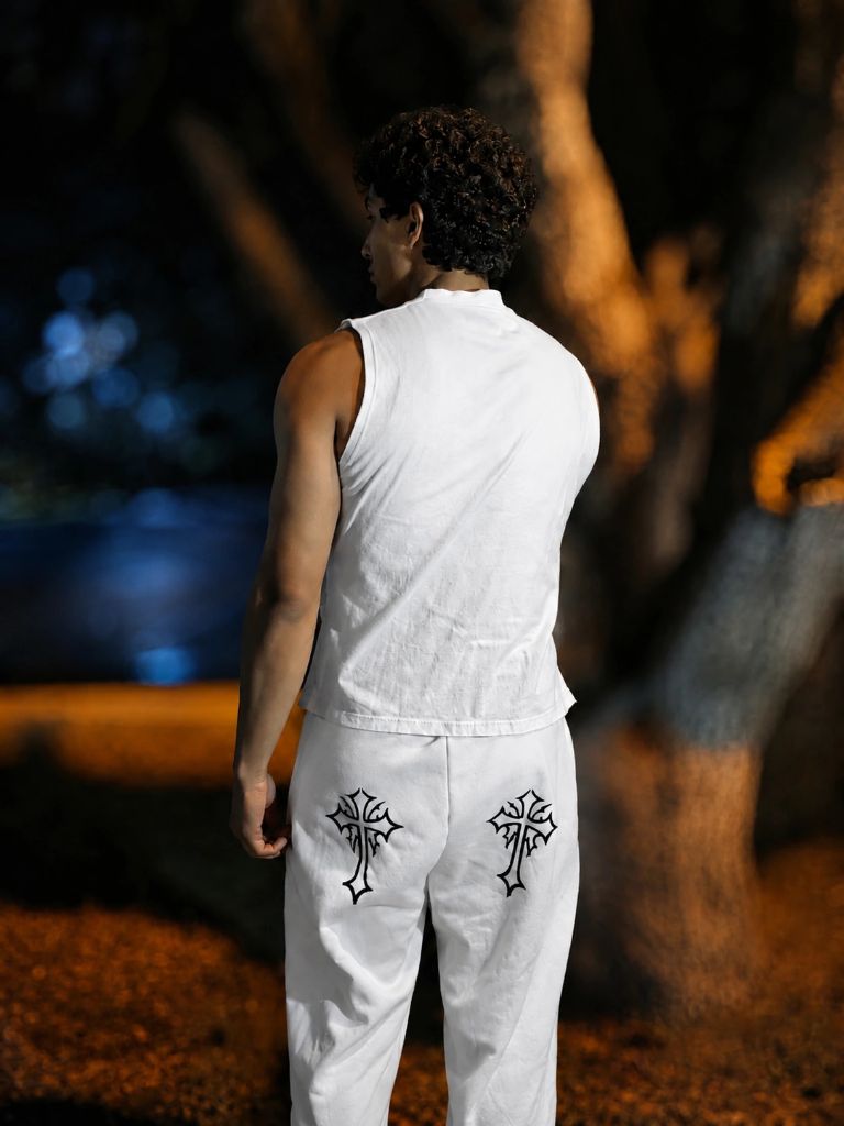 Detalle de espalda — pants con cruces